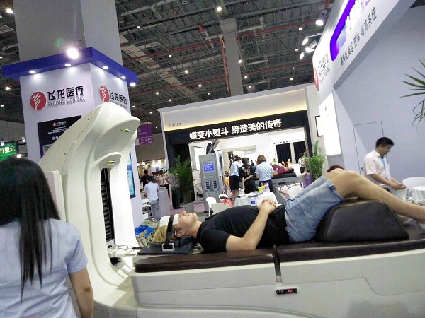 飛龍醫(yī)療外星艙亮相2018上海大虹橋美博會(huì) 飛龍醫(yī)療外星艙亮相2018上海大虹橋美博會(huì)