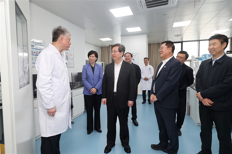 省委書記樓陽生調研河南省醫(yī)學科學院 省委書記樓陽生調研河南省醫(yī)學科學院